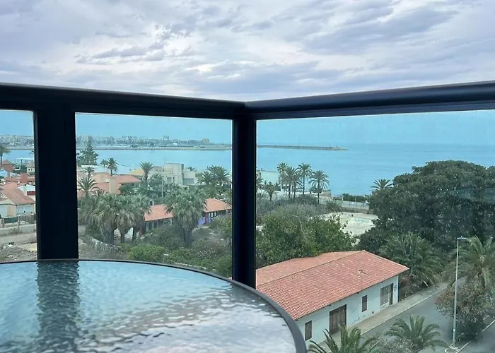 Beautiful Sea View Close To With Pool *