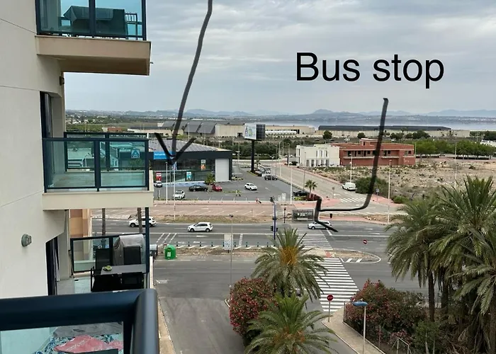 Beautiful Sea View Close To With Pool *